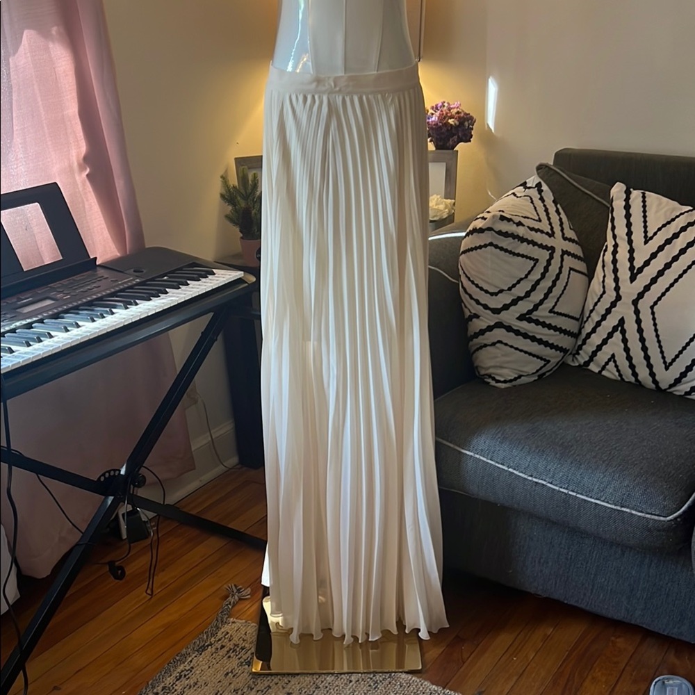 Bebe Cream Maxi Pleated Skirt